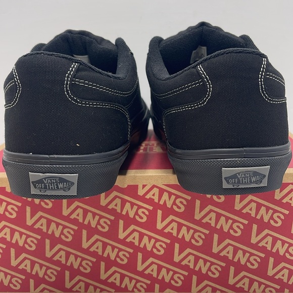 Vans Men’s Bearcat (Canvas) Black/Black
VN000DT2186
Sneakers - Picture 13 of 16